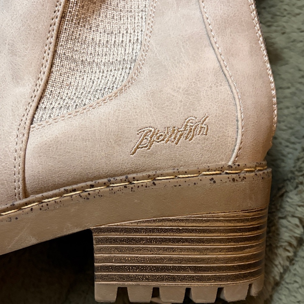Like new beige ankle boots, zip in back. - Picture 2 of 4